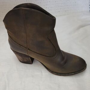 Rocket Dog Size 8 Leather Ankle Boots Booties Brown 2 1/2" heel women's GUC